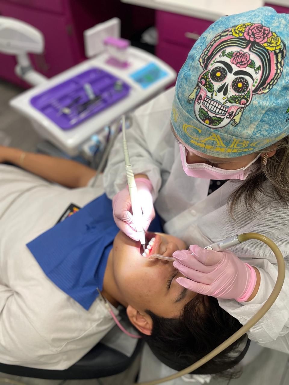 Atención a paciente en Sonrisas Sanas